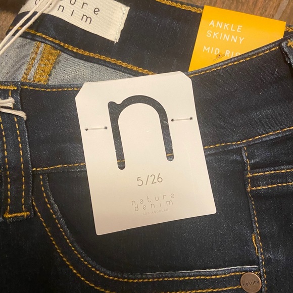 🆕 Pink Lily Kylie Distressed Dark Wash Jeans - Picture 5 of 7